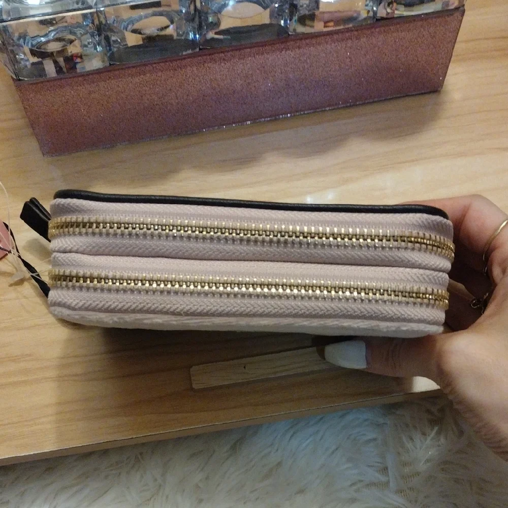 Juicy For All Double Zip Around Wallet Blush/ Brown 🆕
